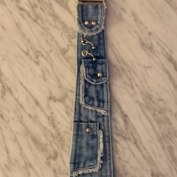 AKIRA Blue and Silver Chain Necklace - Picture 3 of 3